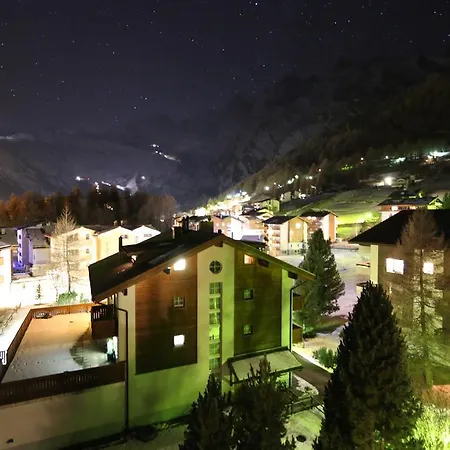 Ferienwohnung Sarazena Saas-Fee Zimmer foto