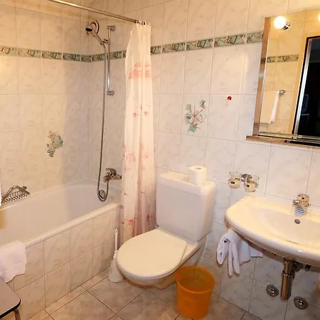 Ferienwohnung Sarazena Saas-Fee Zimmer foto
